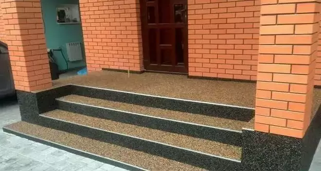 Výsledek položení kamenného koberce vlastníma rukama